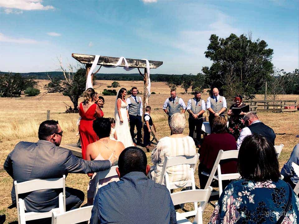 Outdoor Country Barn Venue for Wedding, Filming, Photoshoot Photo 2