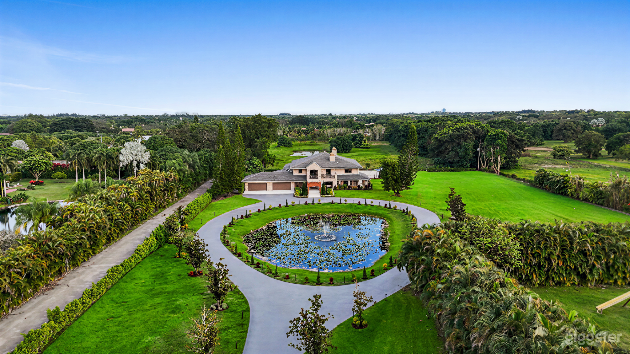 12,400 Sqft Luxury Mansion on 3 Private Acres Photo 1