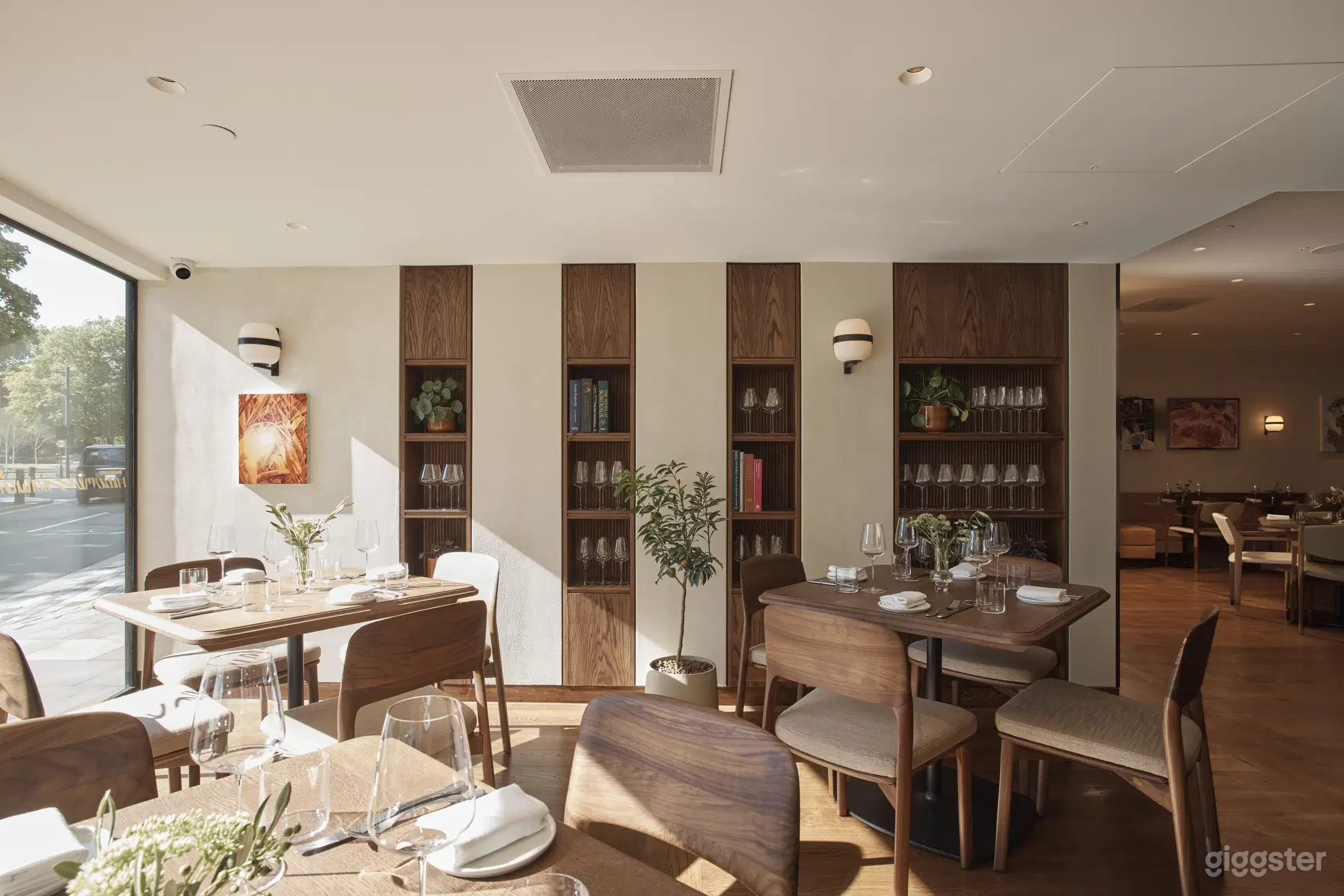 Elegant Hospitality Venue with Private Dining Room Photo 3
