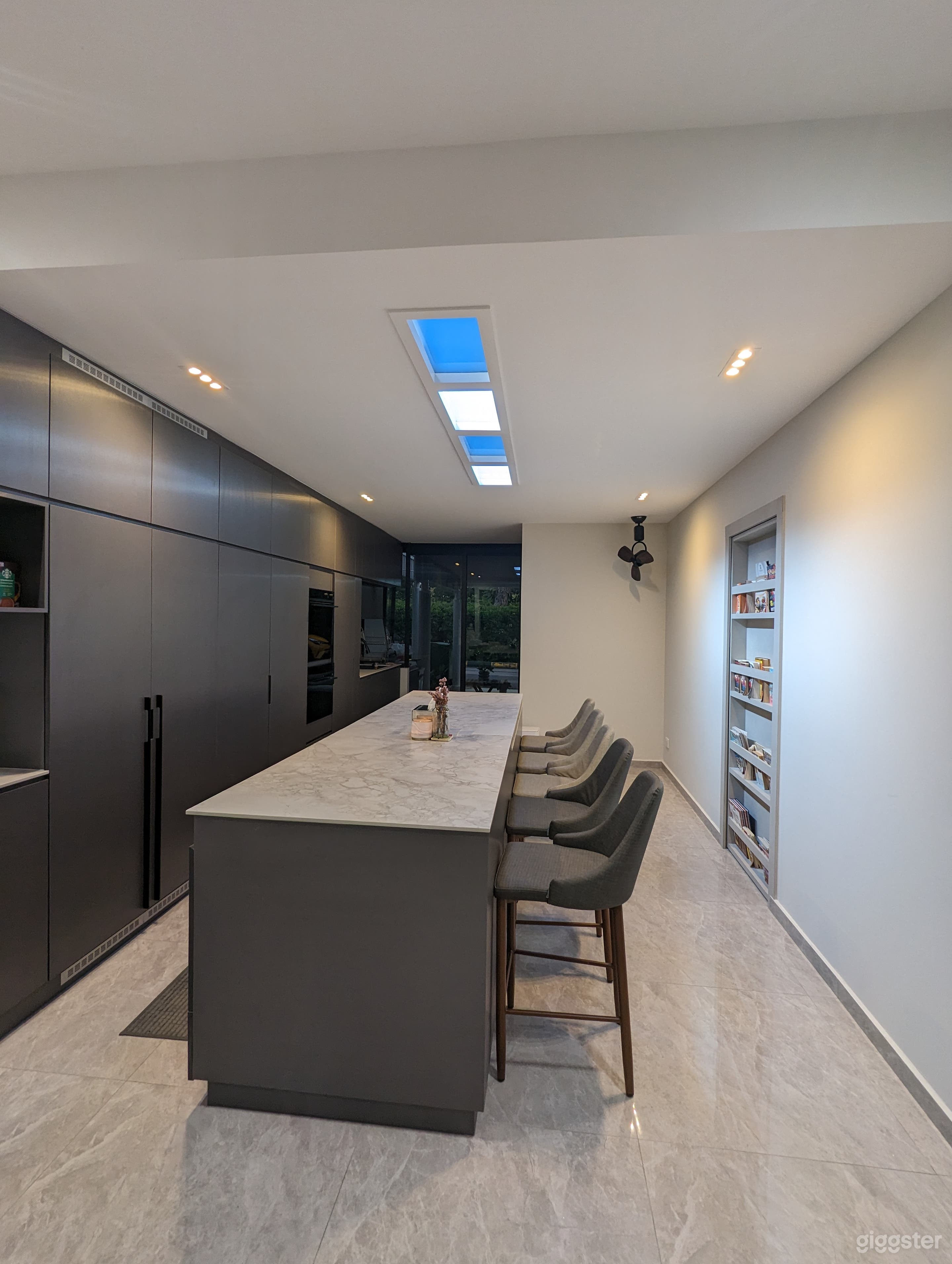 Integrated Kitchen with Island Top with appliances Photo 1