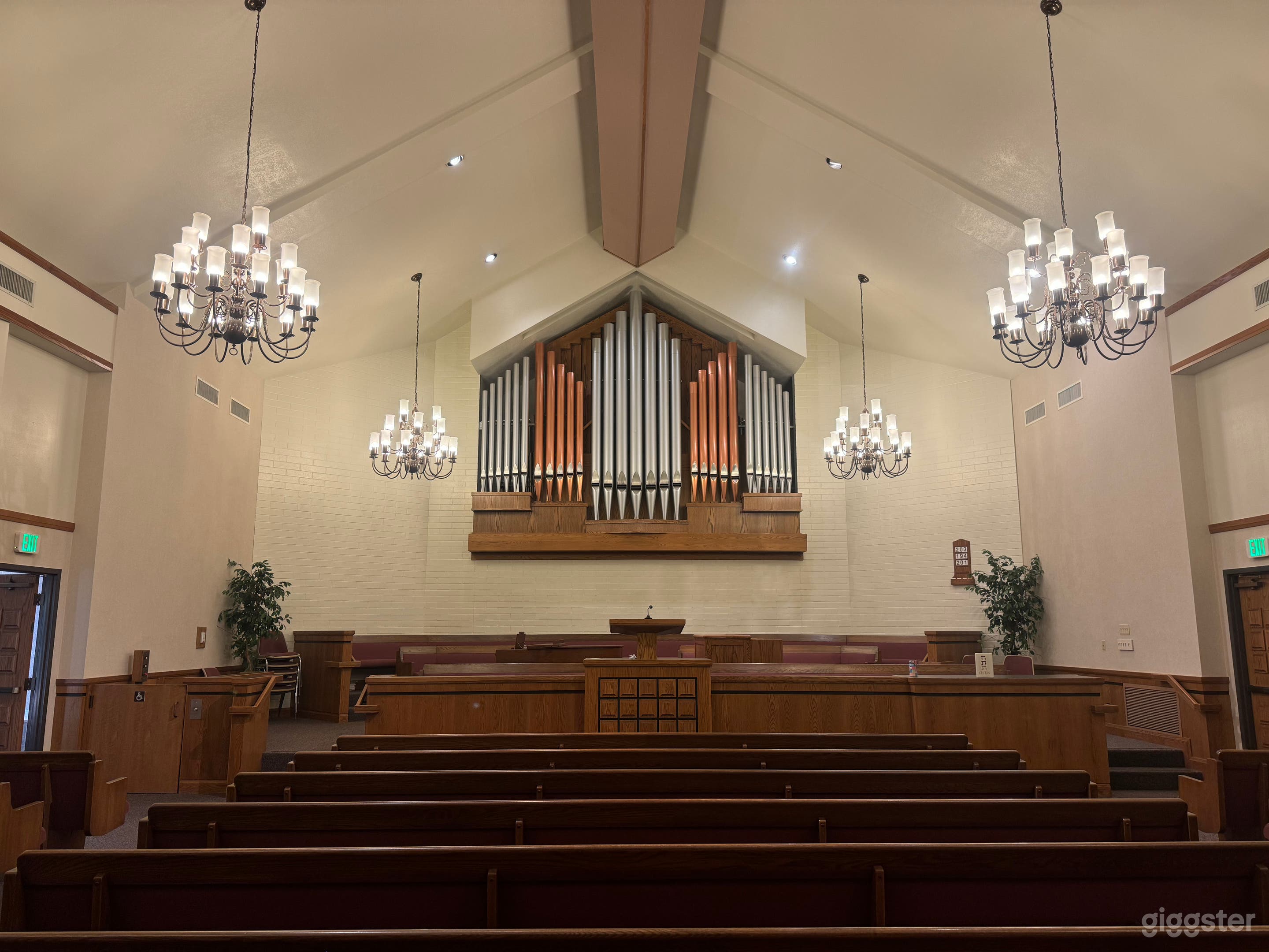 Chapel for filming in North Hollywood. Photo 4