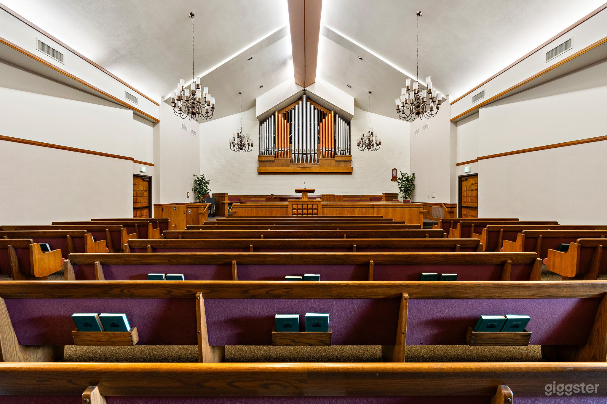 Chapel for filming in North Hollywood. Photo 1