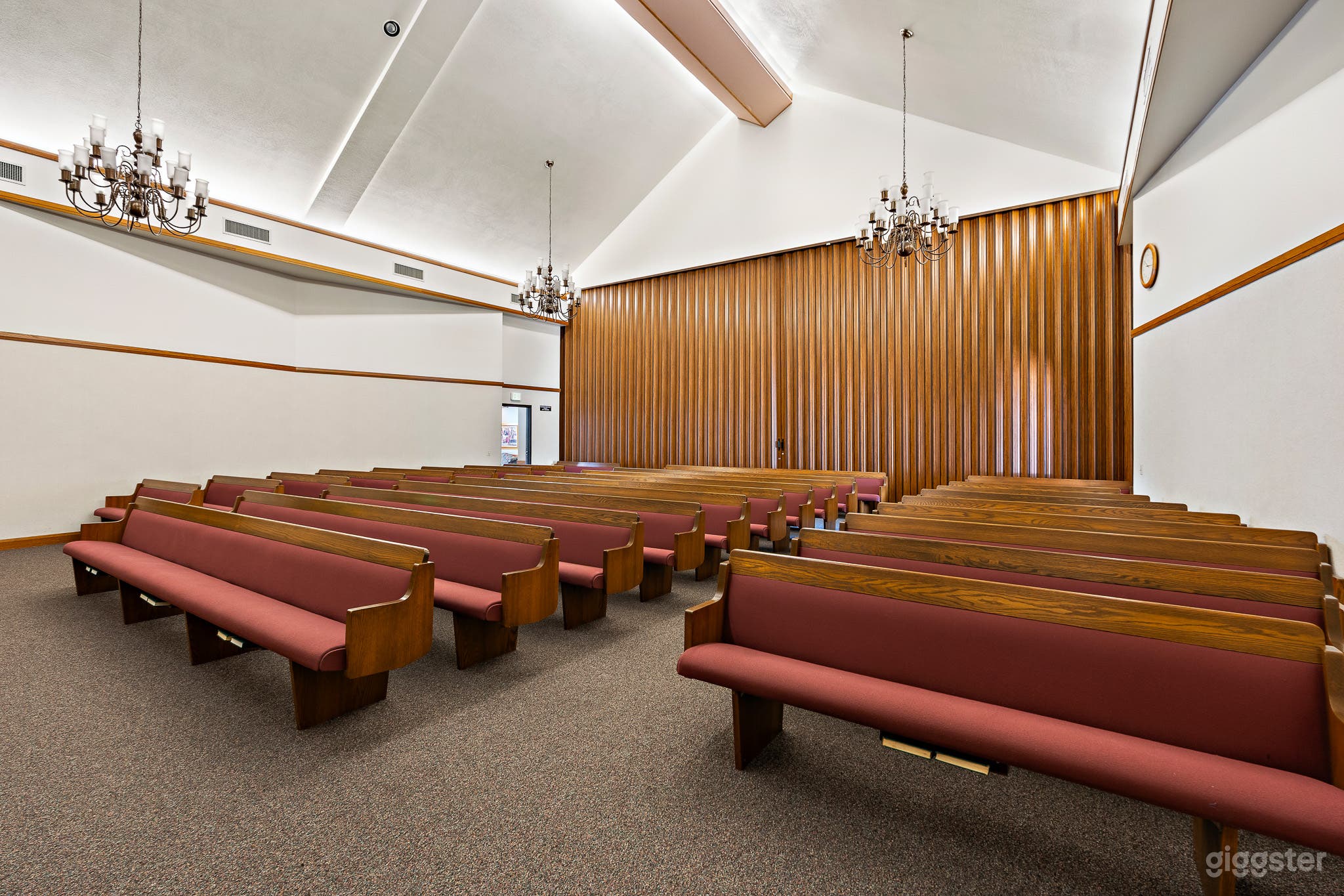 Chapel for filming in North Hollywood. Photo 3