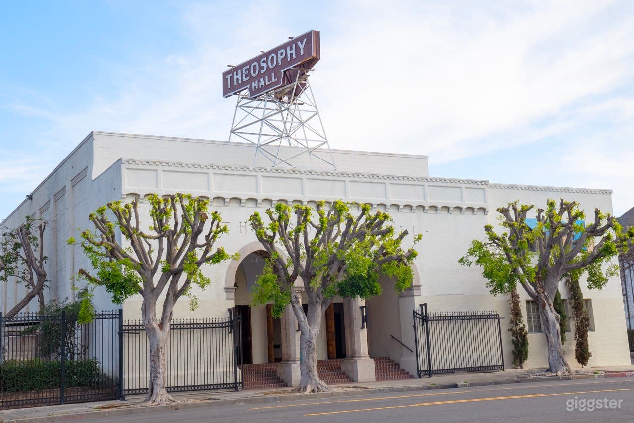 Historic Lodge & 400-Seat Art Deco Theater Photo 2