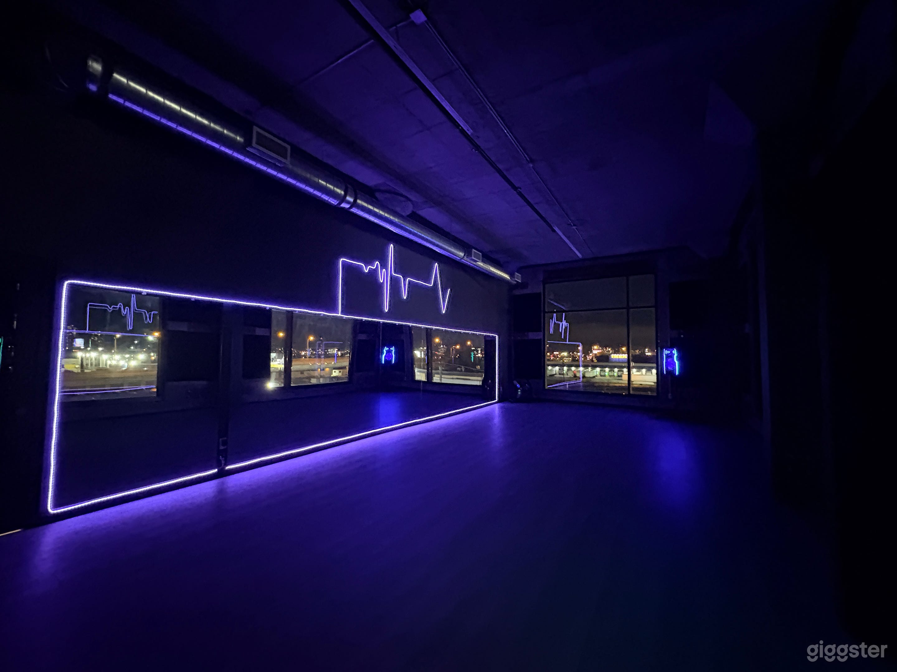 Modern • Industrial Style Studio Space Photo 3