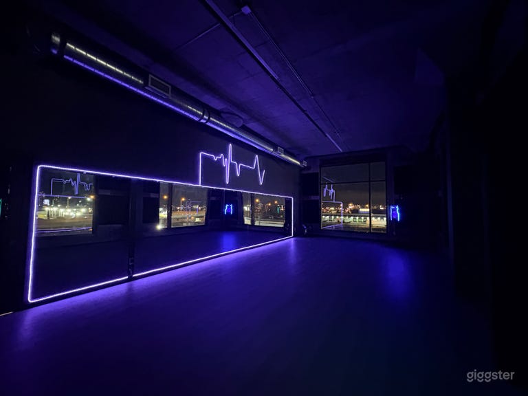  Modern • Industrial Style Studio Space 