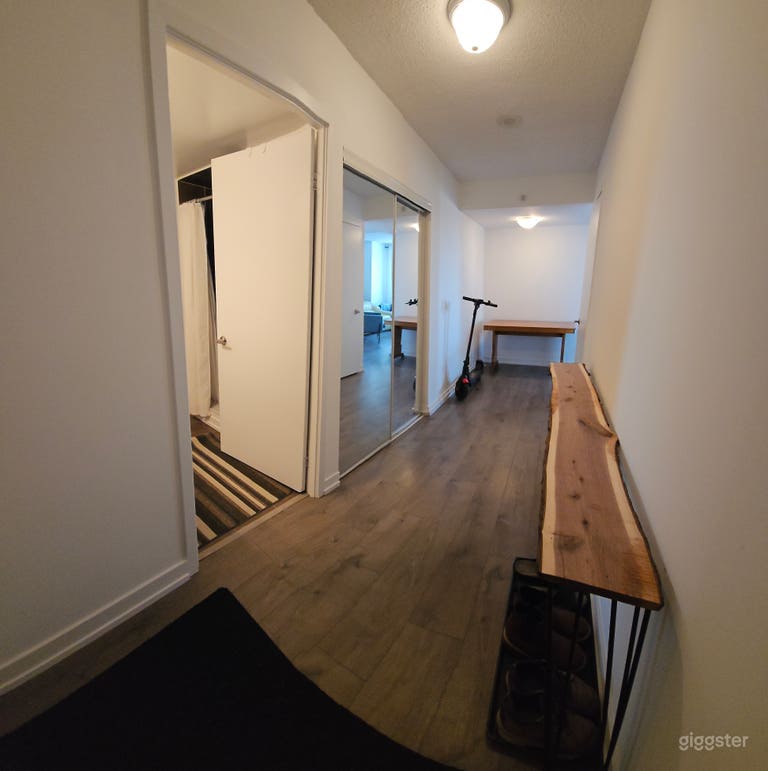  Bright College-Feel Condo With Balcony 