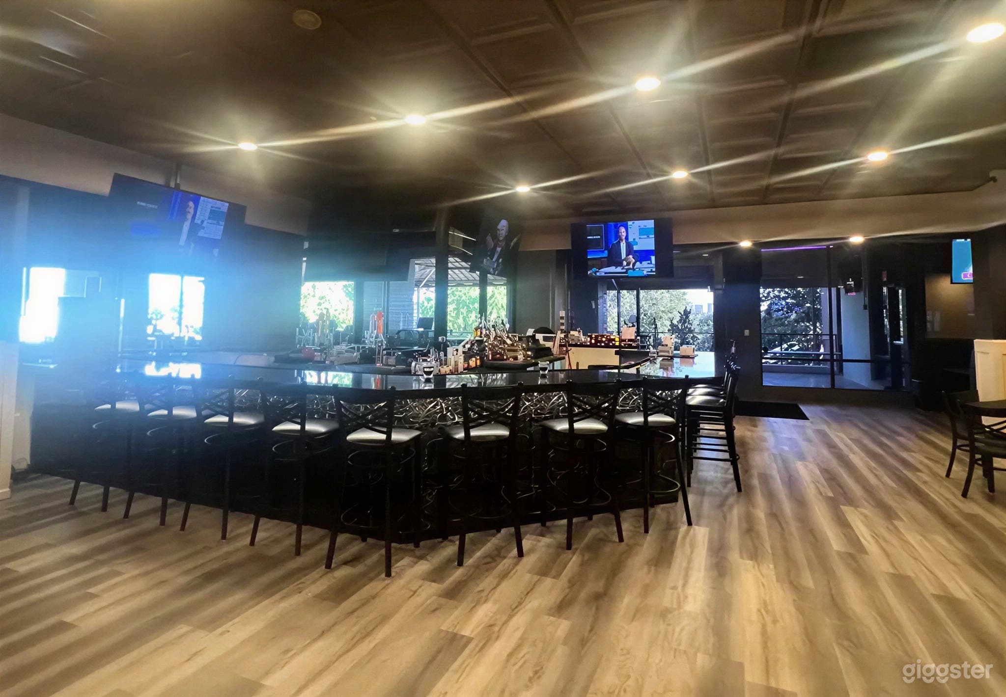 Family Friendly Restaurant with Bar Photo 3