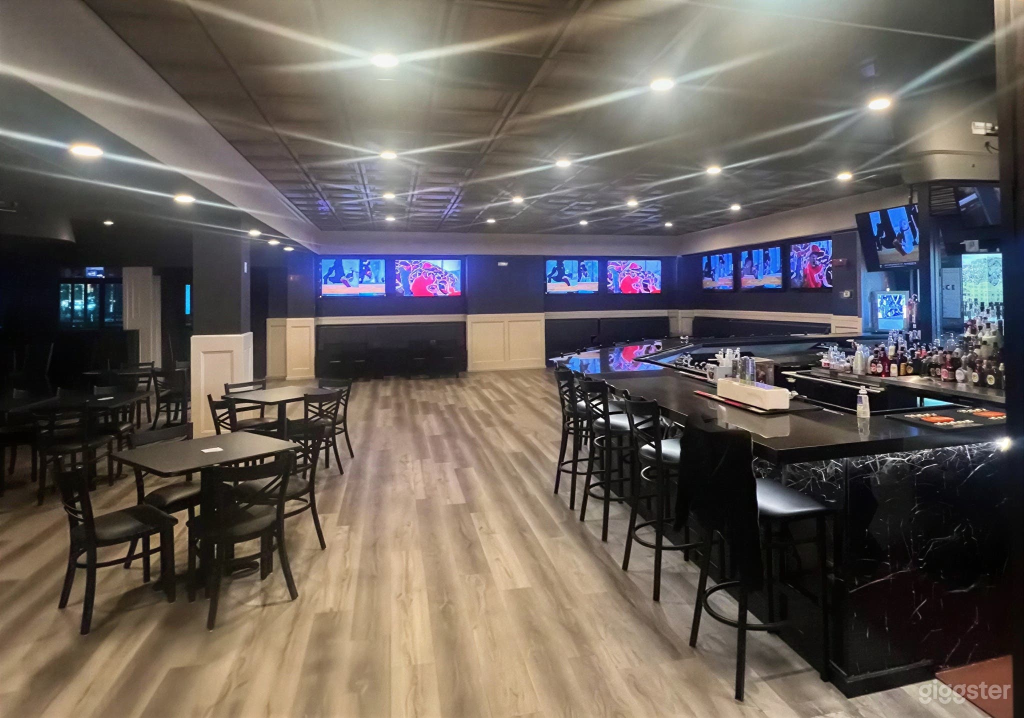 Family Friendly Restaurant with Bar Photo 1