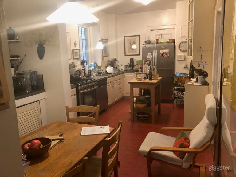  Classic Upper West Side with character+experience 