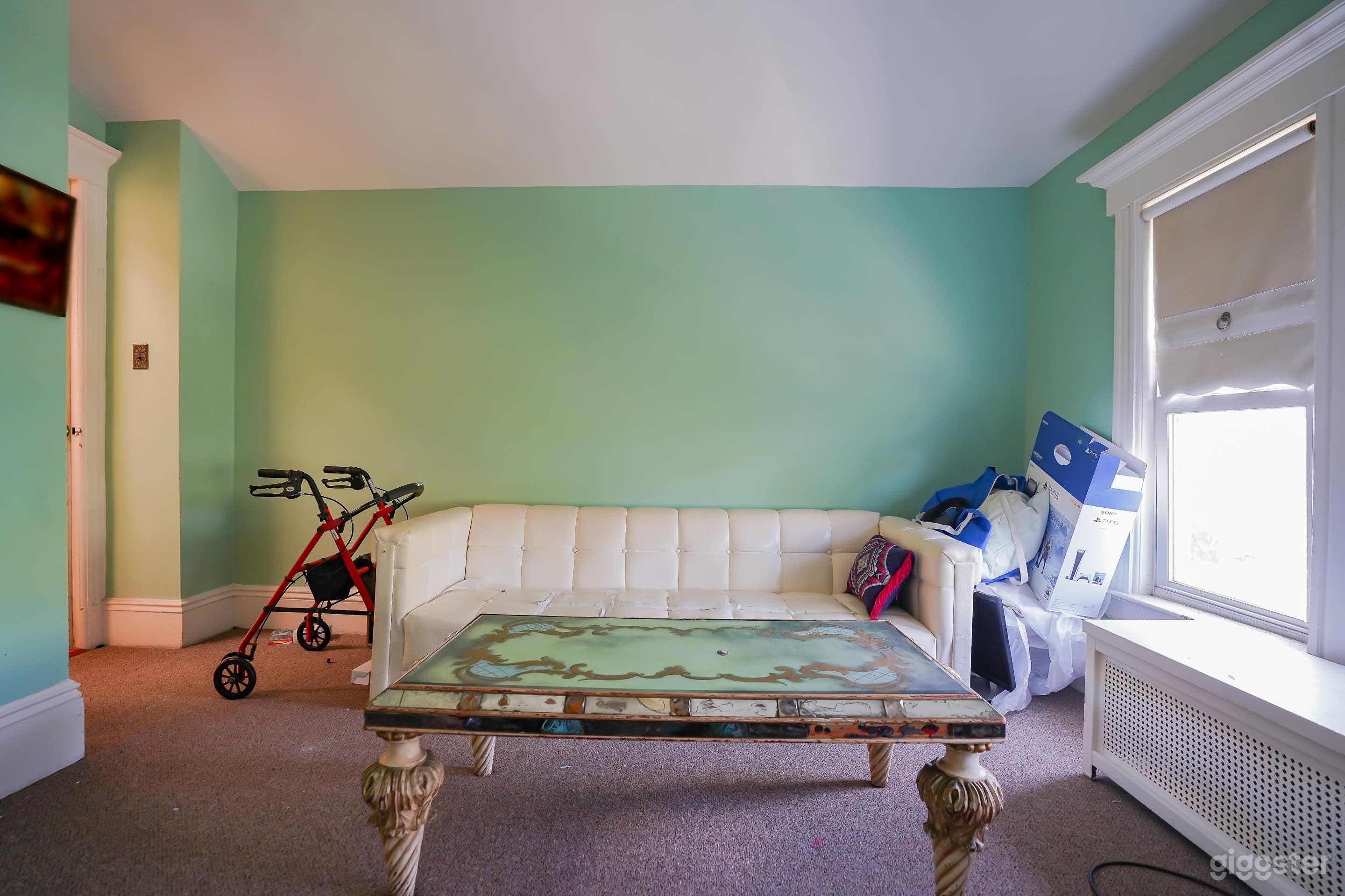 Vintage Wallpaper House w/ Natural Light, Antique  Photo 2