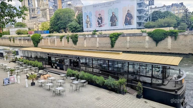  Terrasse extérieure du quai avec bar – Jusqu'à 150 invités 