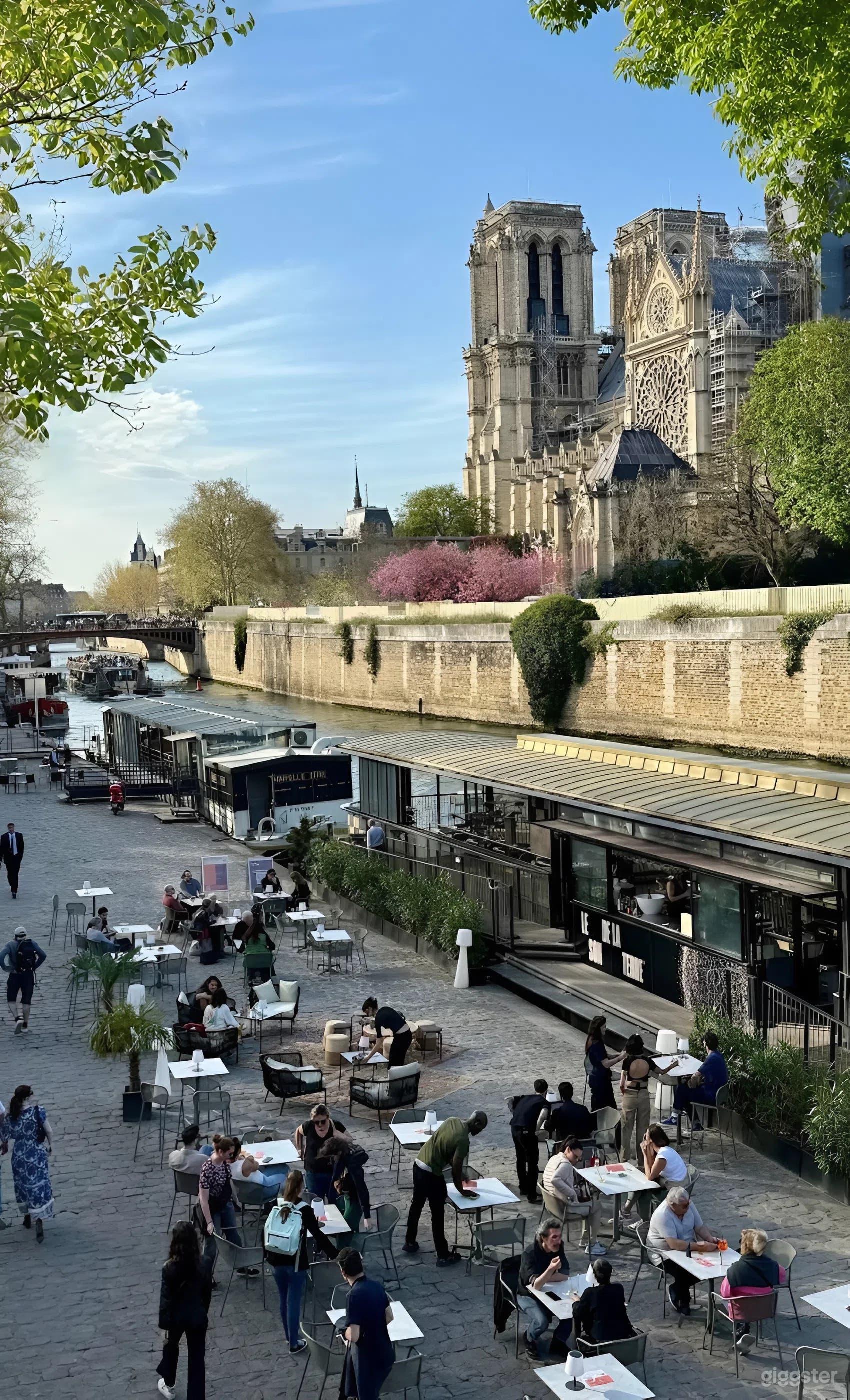 Quayside Outdoor Terrace with Bar – Up to 150 Guests Photo 4