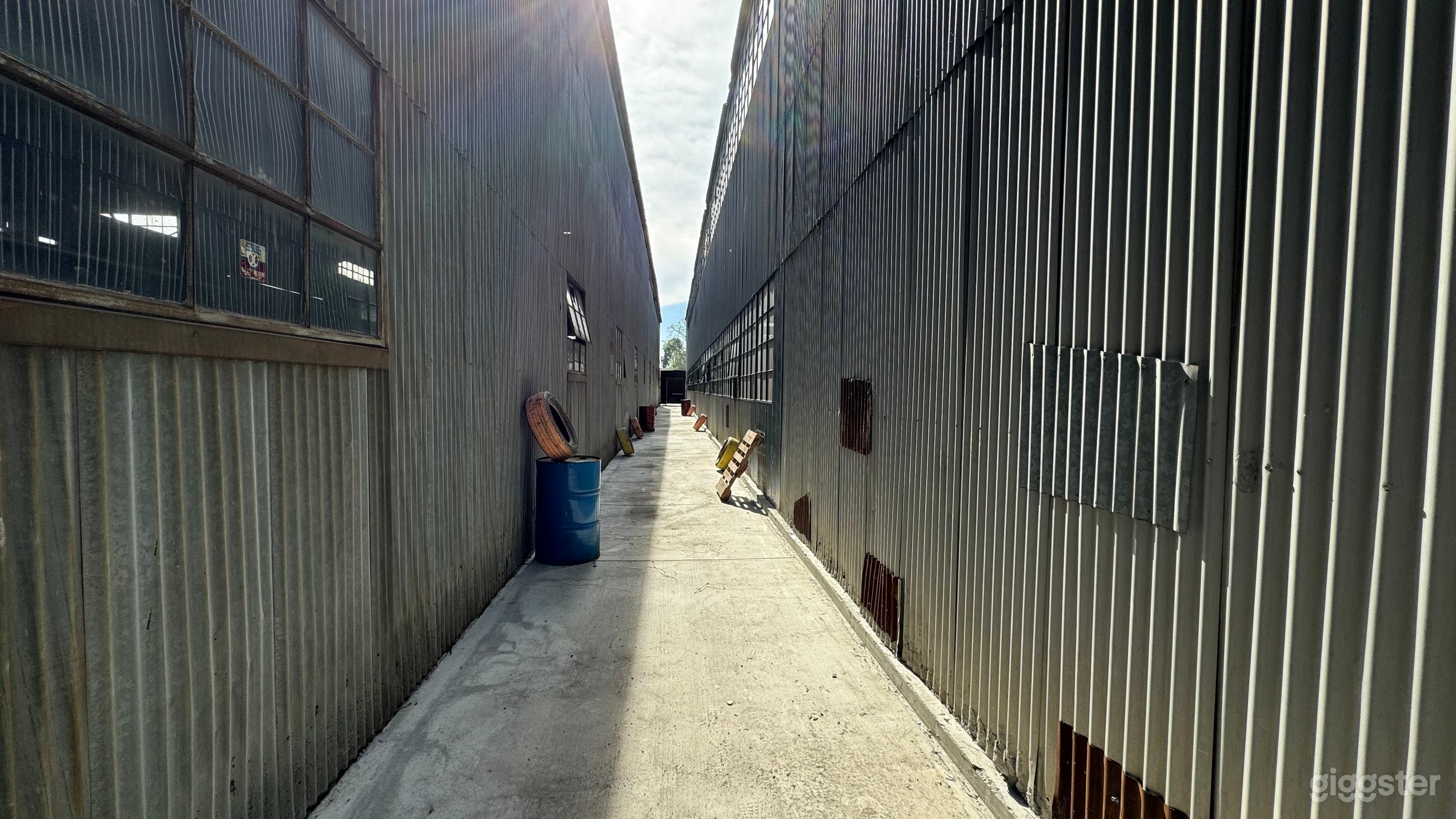 Industrial Alleyway Photo 4