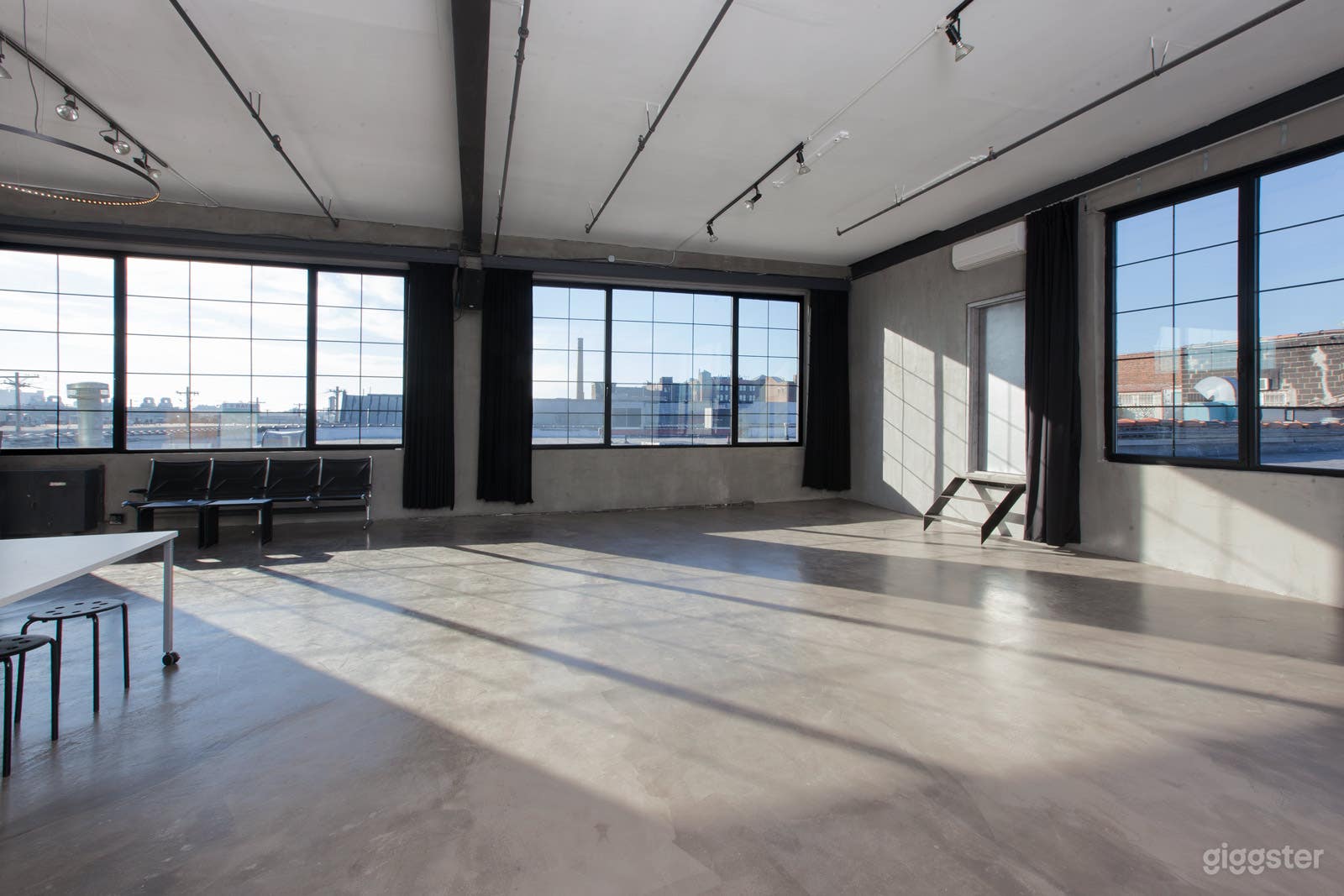 Premier Daylight Photo Studio and Rooftop in Brooklyn Photo 1