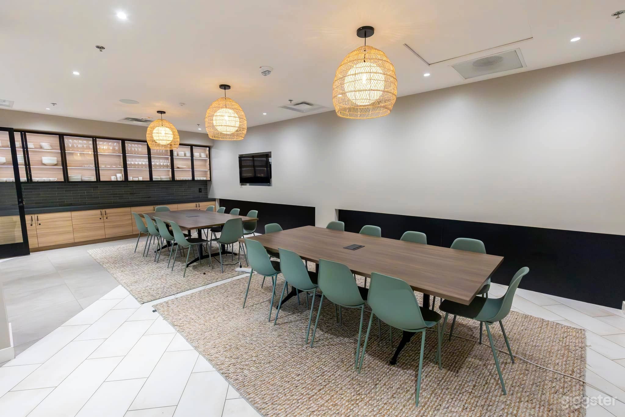 Chic Private Dining &amp; Conference Room Photo 2