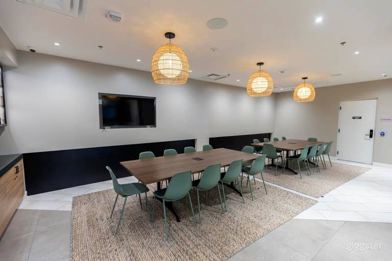  Chic Private Dining & Conference Room 