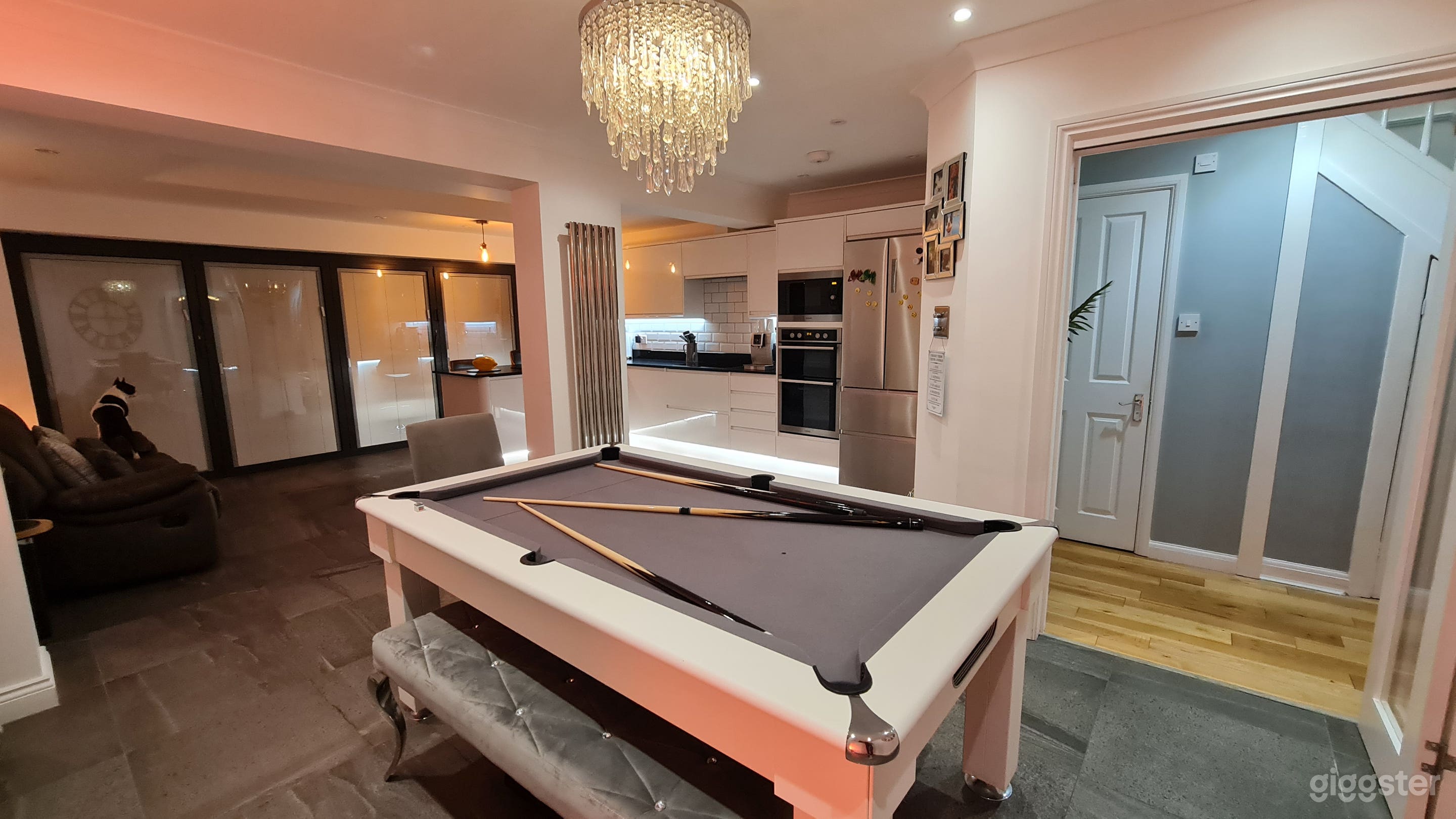 Cool Pool and Hot Tub House London Photo 1