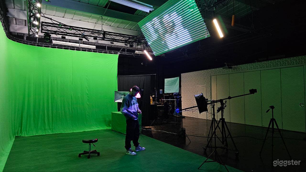 Virtual lighting reacts instantly to scene changes and lighting changes.