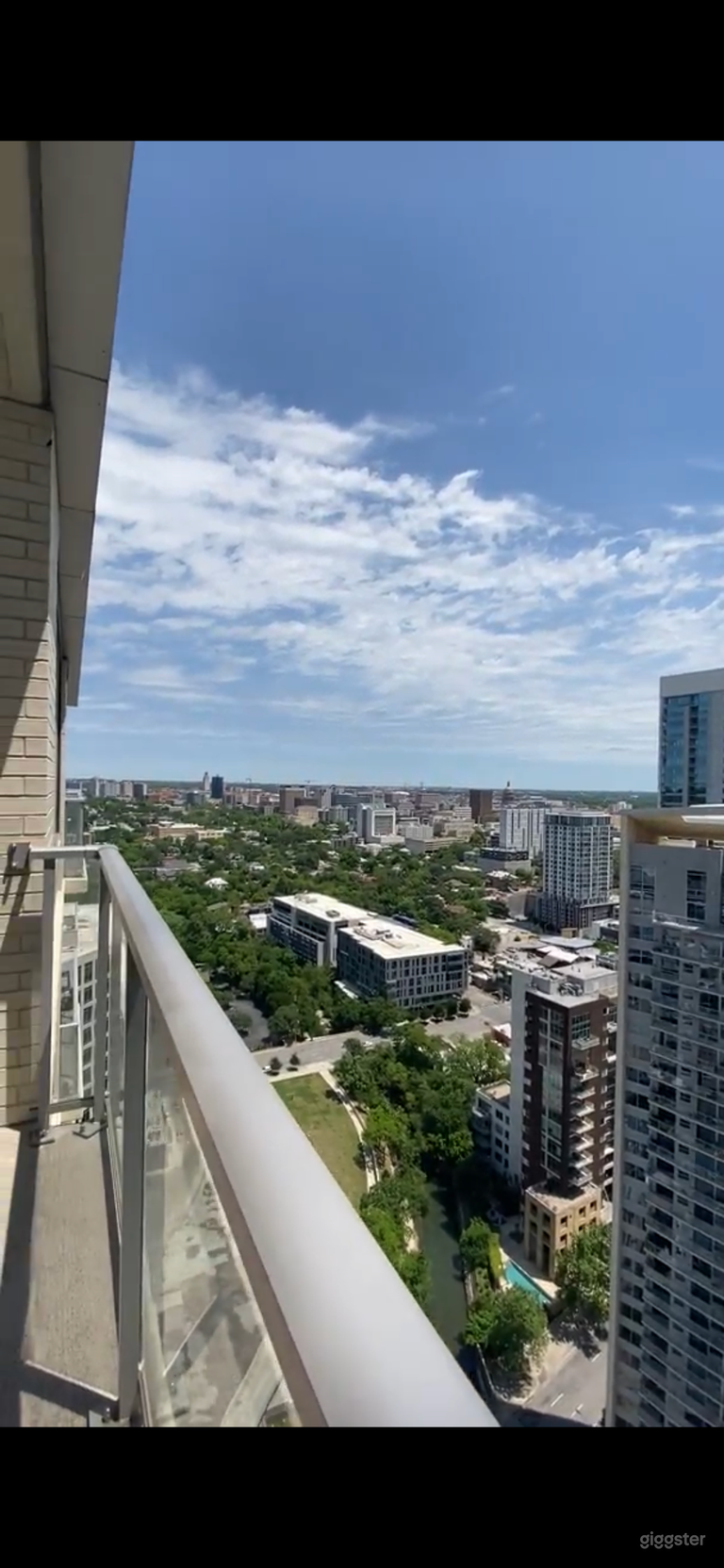  Crisp and modern luxury condo in Downtown Austin 