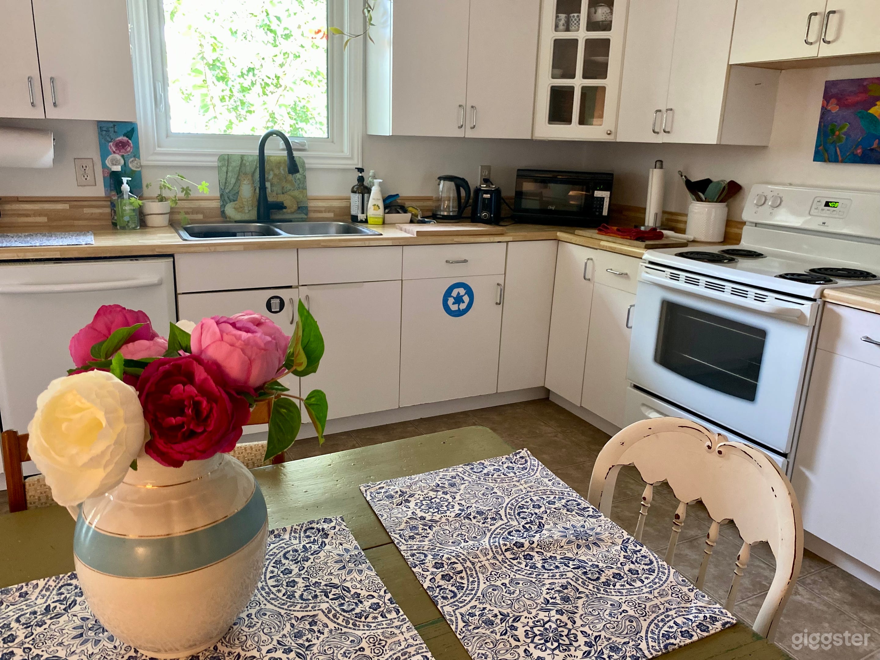 Artist’s Spacious Home Photo 2