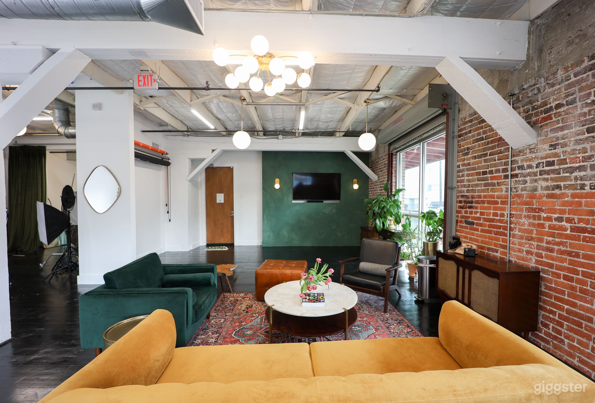 Mid Century Styled East Downtown Studio Photo 1