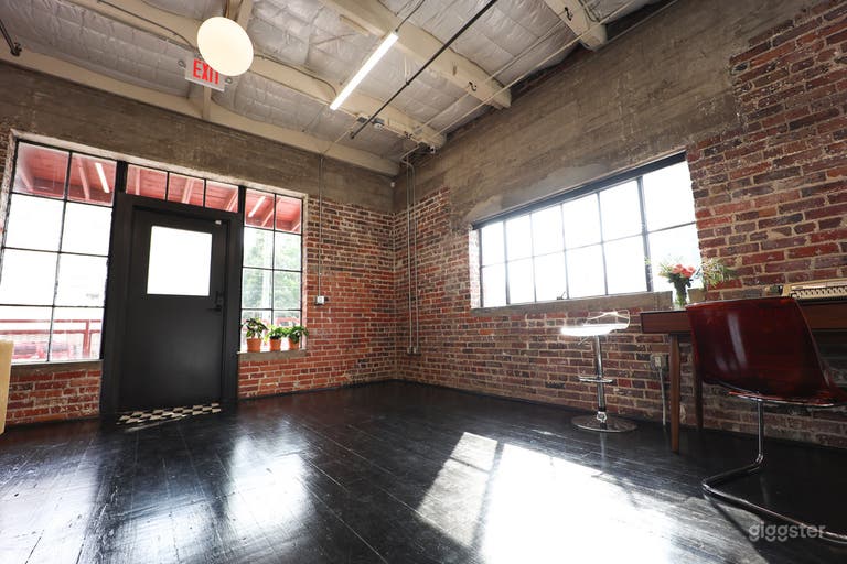  Mid Century Styled East Downtown Studio 