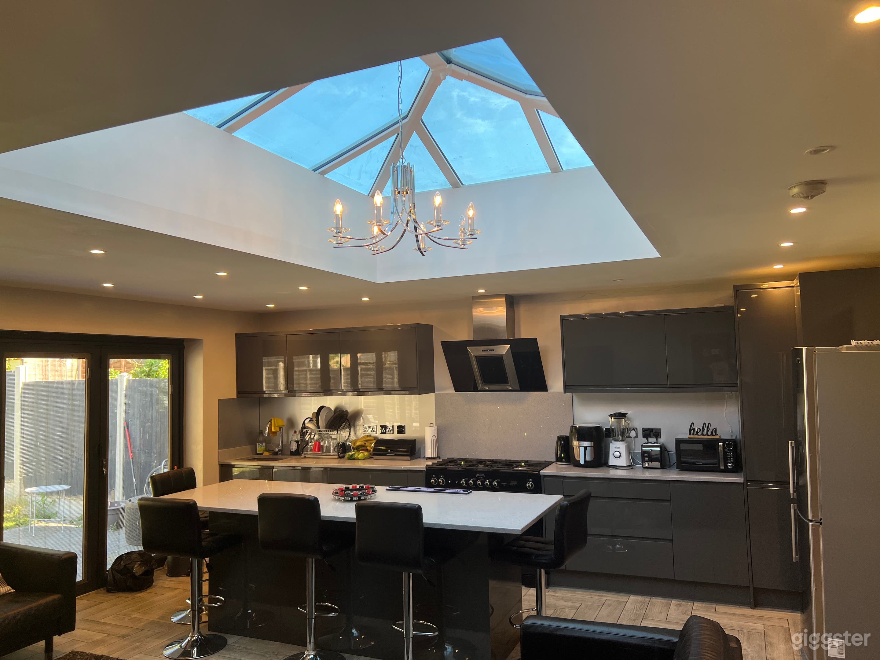 Modern Penthouse / Apartment  Photo 2