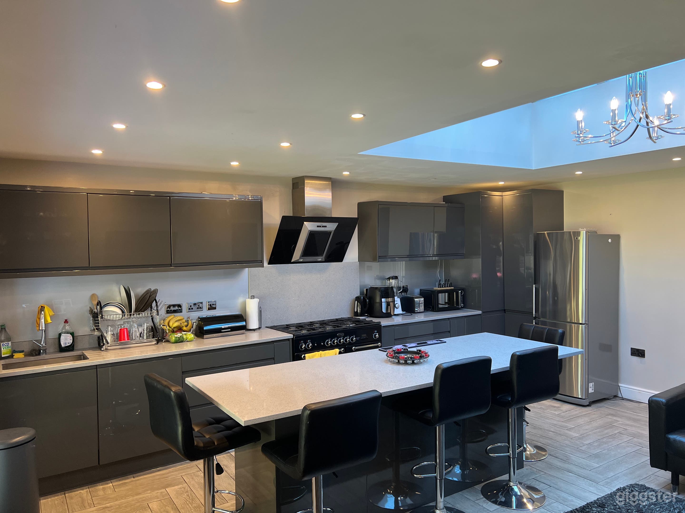 Modern Penthouse / Apartment  Photo 3