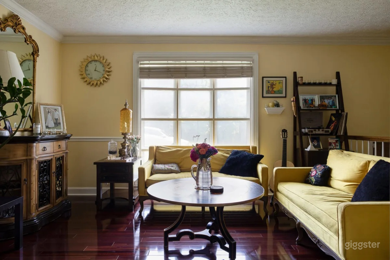  Colorful Post Modern Kitsch Home (w/ Retro Vintage Tiki Bar) 