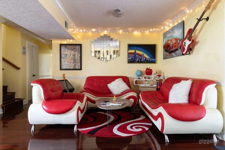  Colorful Post Modern Kitsch Home (w/ Retro Vintage Tiki Bar) 