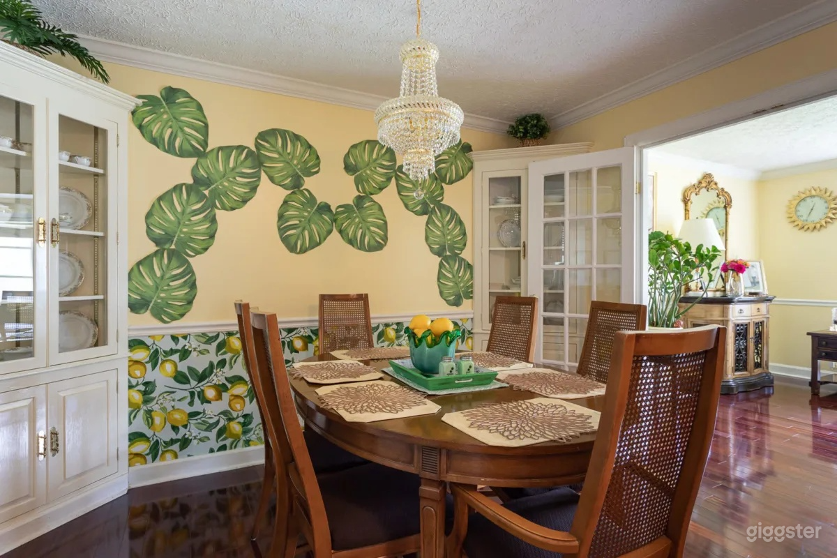 Colorful Post Modern Kitsch Home (w/ Retro Vintage Tiki Bar) Photo 1