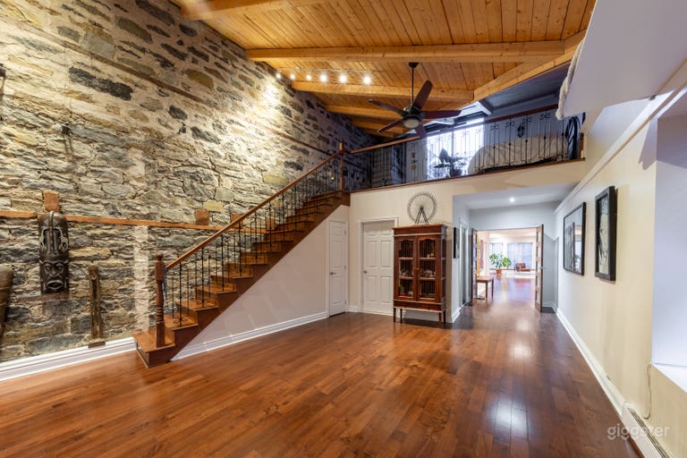  Big Loft style Penthouse next to famous Cathedral 