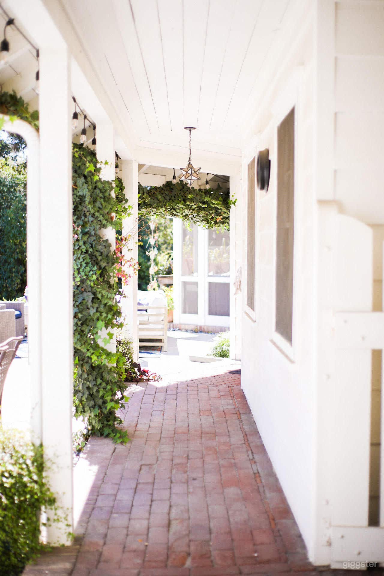 California One Story Farmhouse Photo 4