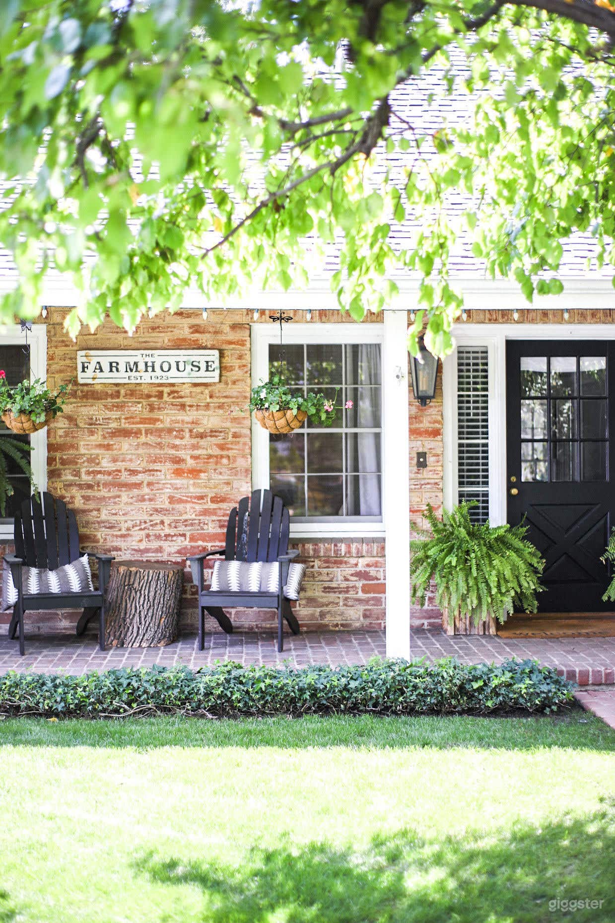 California One Story Farmhouse Photo 1