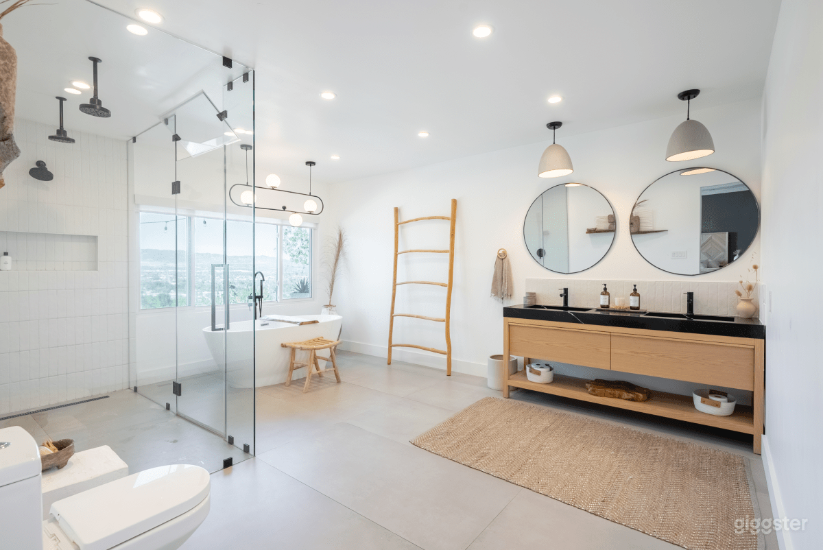 Modern Organic Home with Breathtaking Views Photo 2