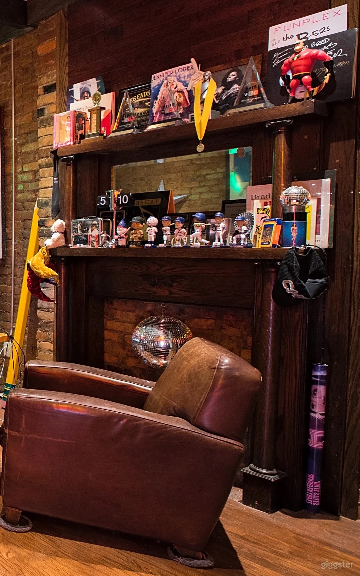 Captivating Office Space Photo 3