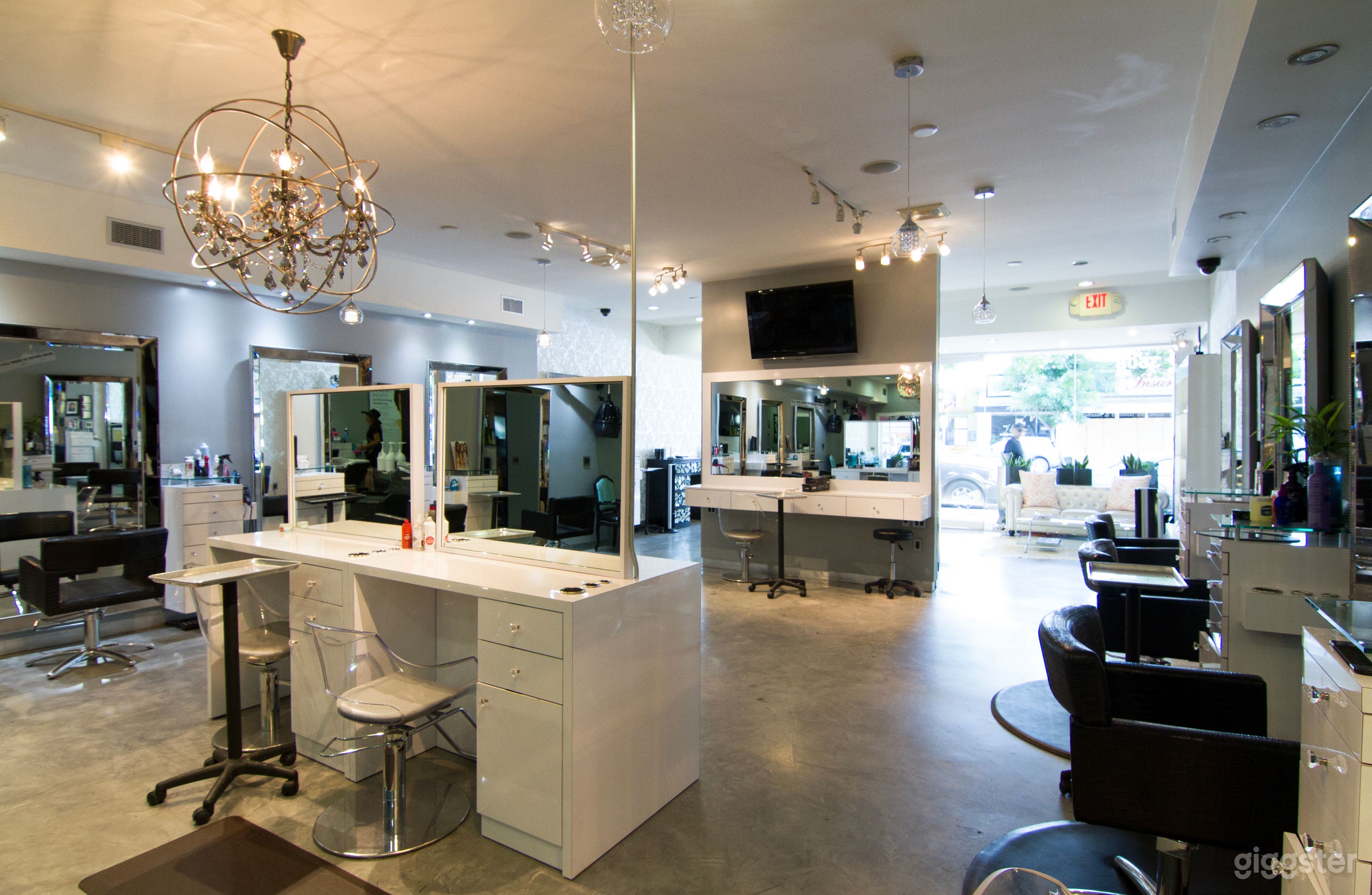 Posh Salon in Burbank Photo 2