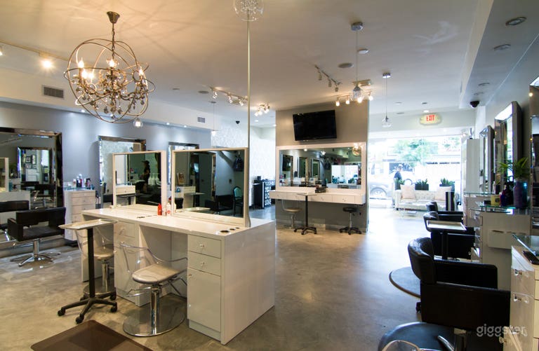  Posh Salon in Burbank 