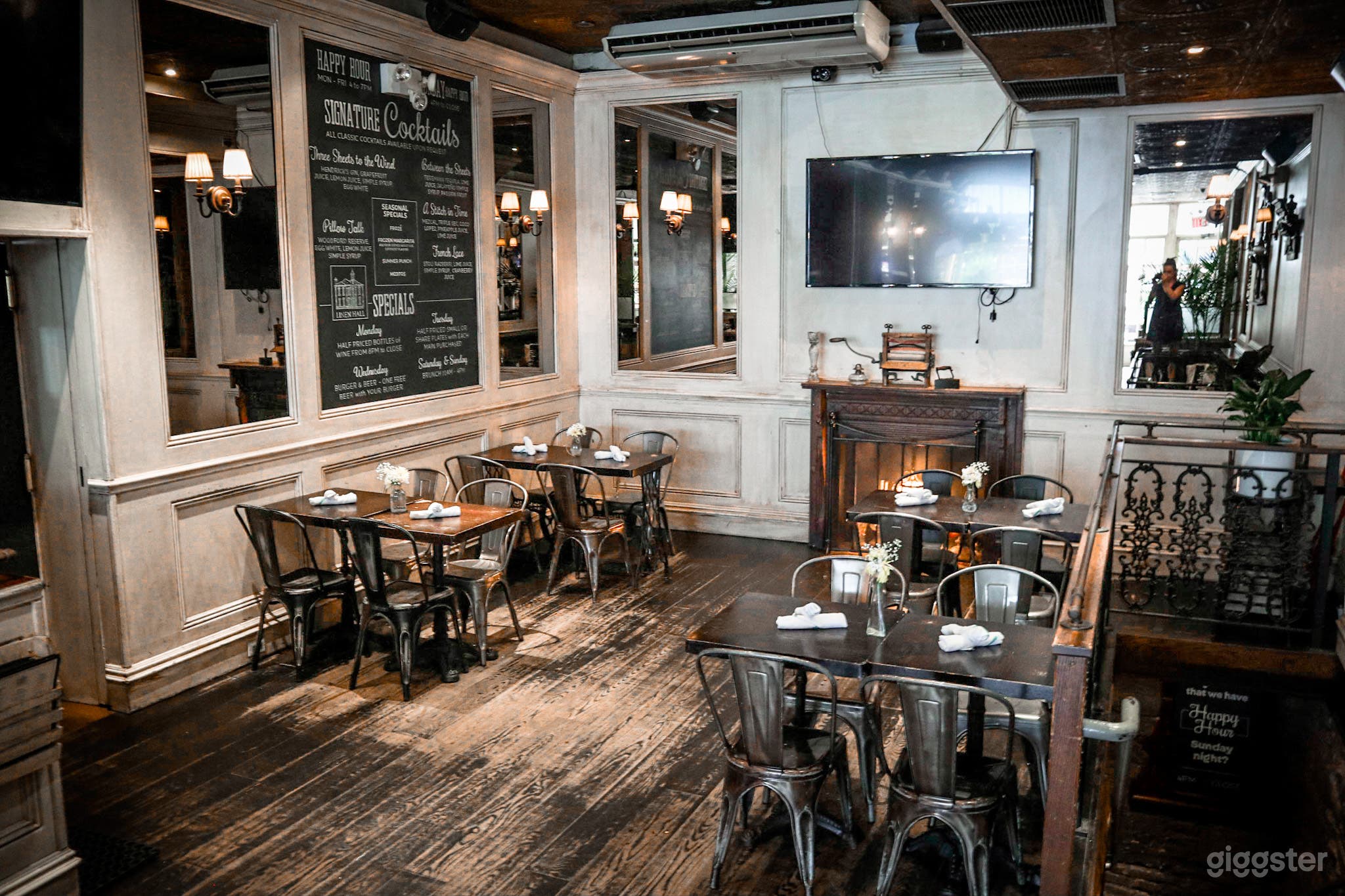 East Village Hideaway with Pub Charm Photo 4