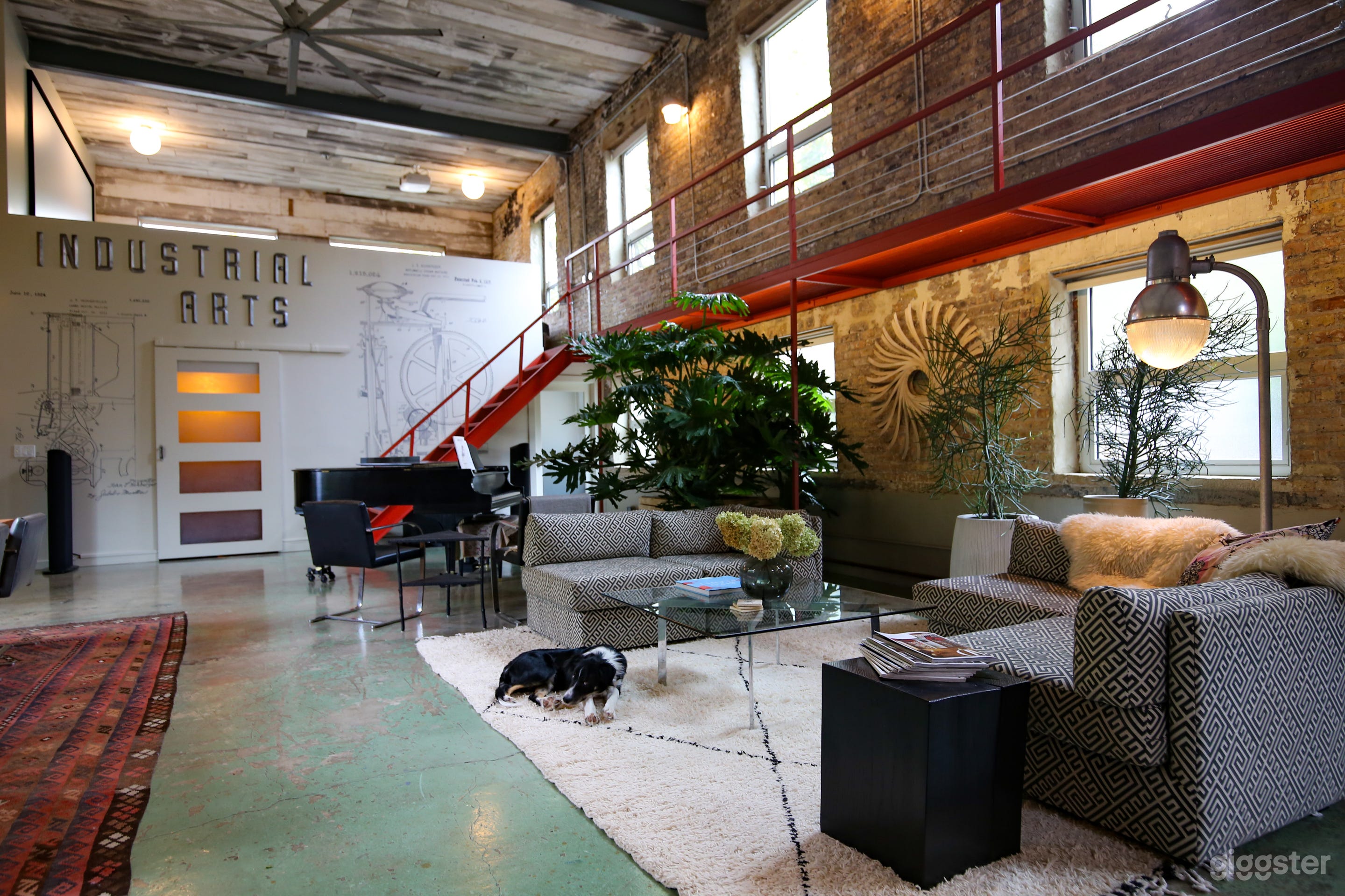 IA House - Converted Factory Home, Studio & Garden Photo 2