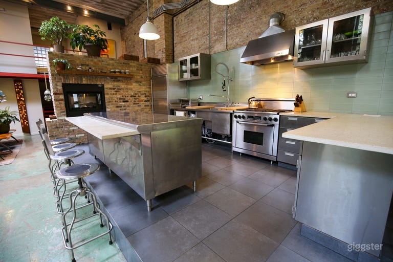  IA House - Converted Factory Home, Studio & Garden 