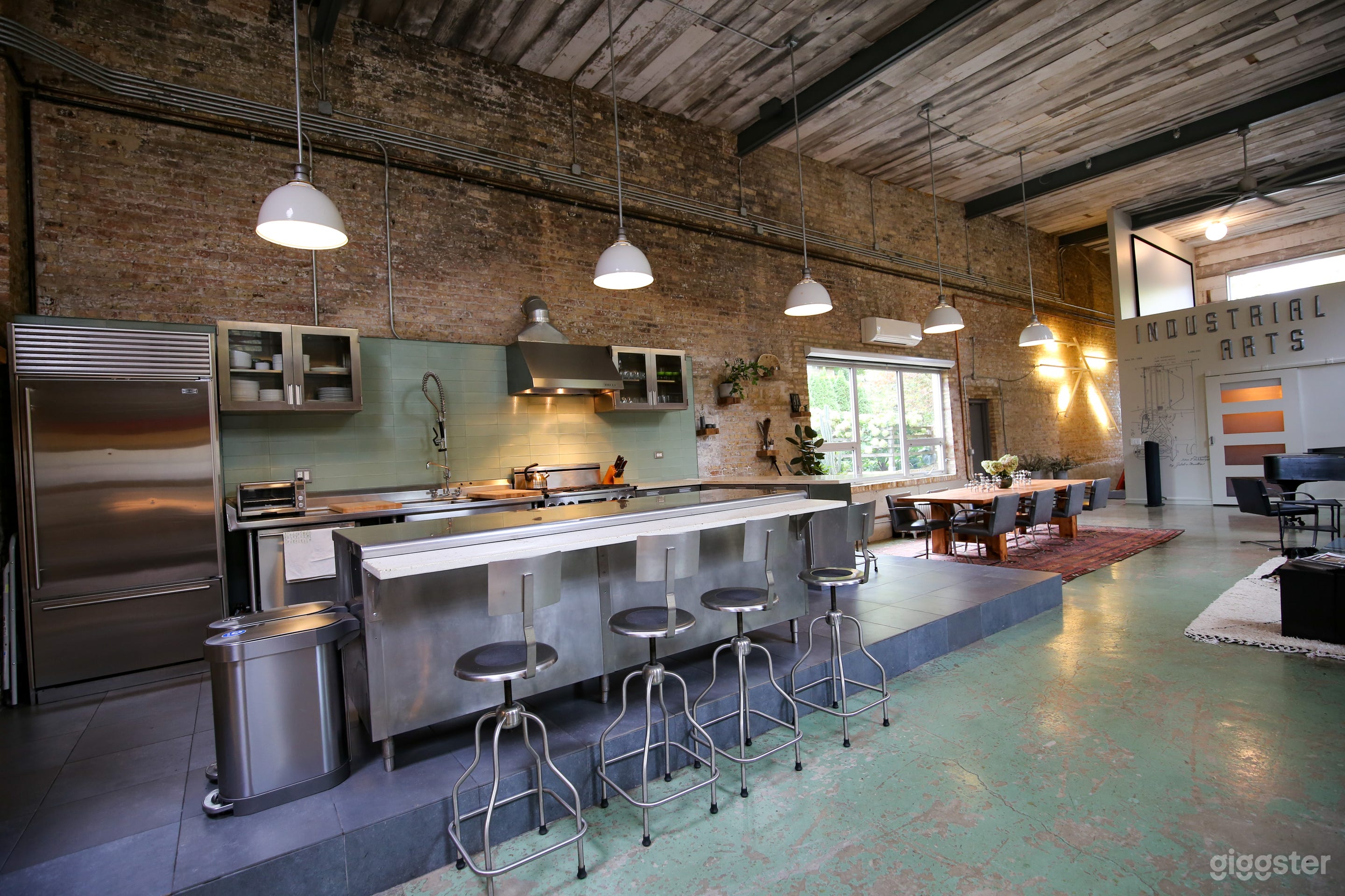 IA House - Converted Factory Home, Studio & Garden Photo 4