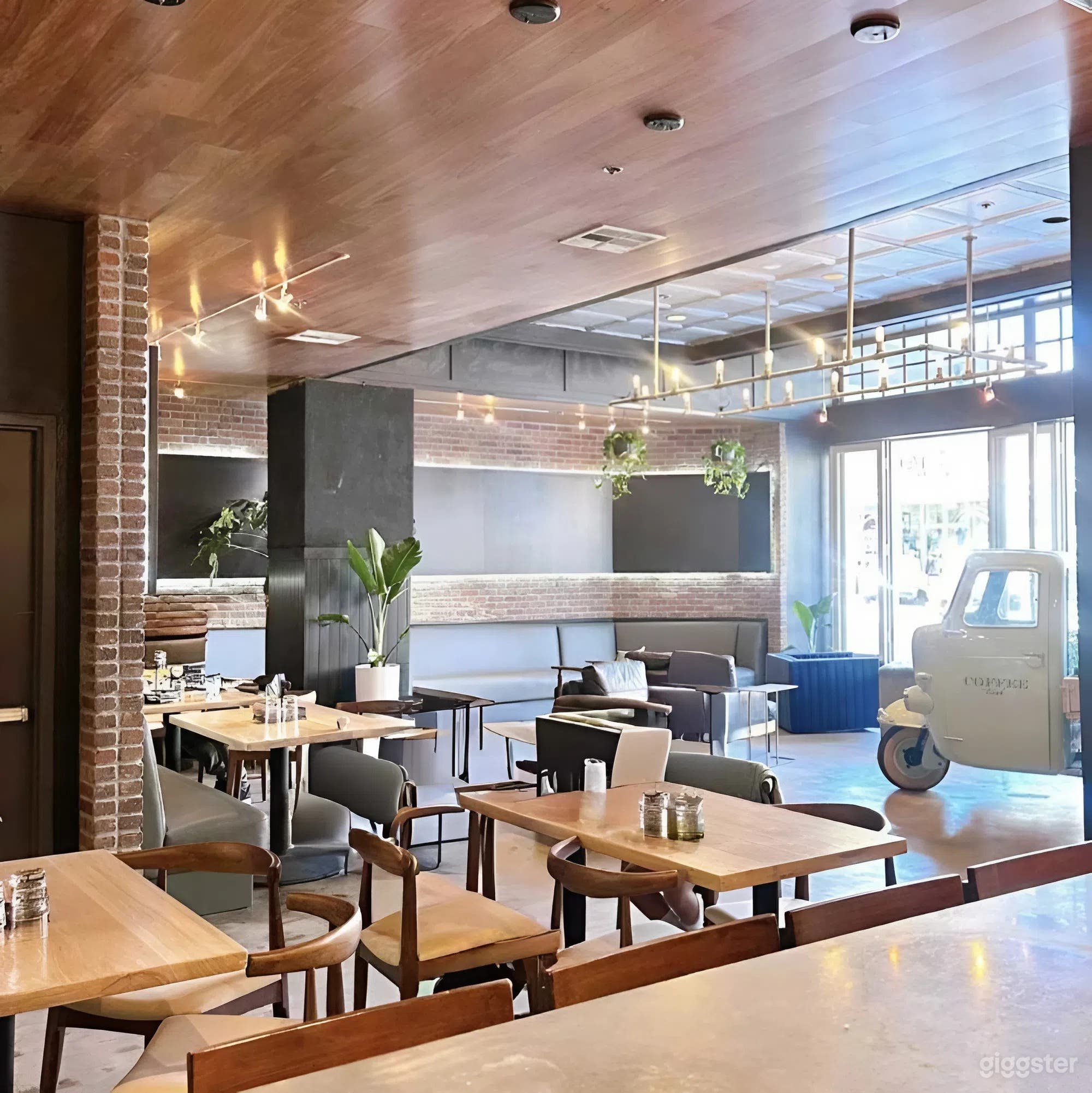 Restaurant, Cafe, Bar with Vintage Vibes Downtown San Mateo Photo 2