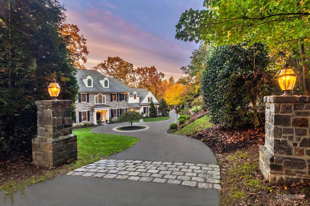 Royal Architectural Masterpiece with Lake views Photo 1