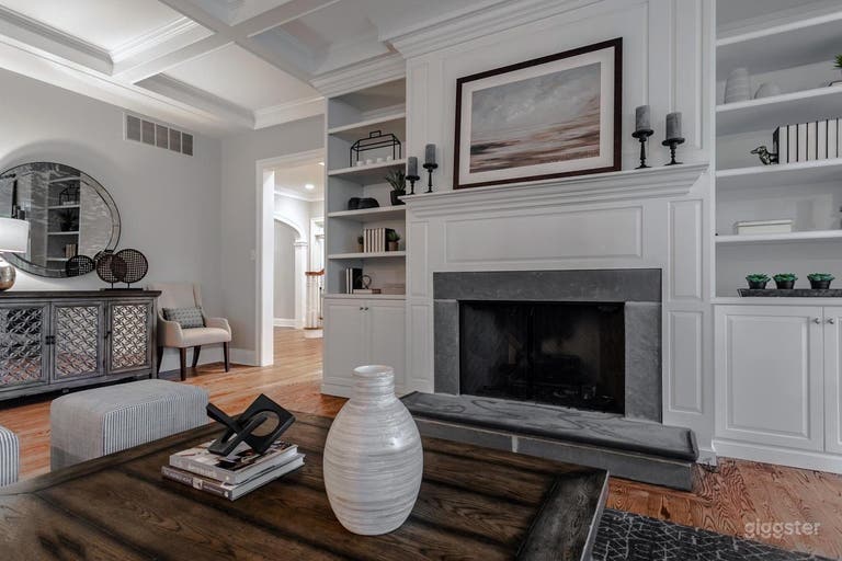  Multiple looks, easy load-in, private setting 