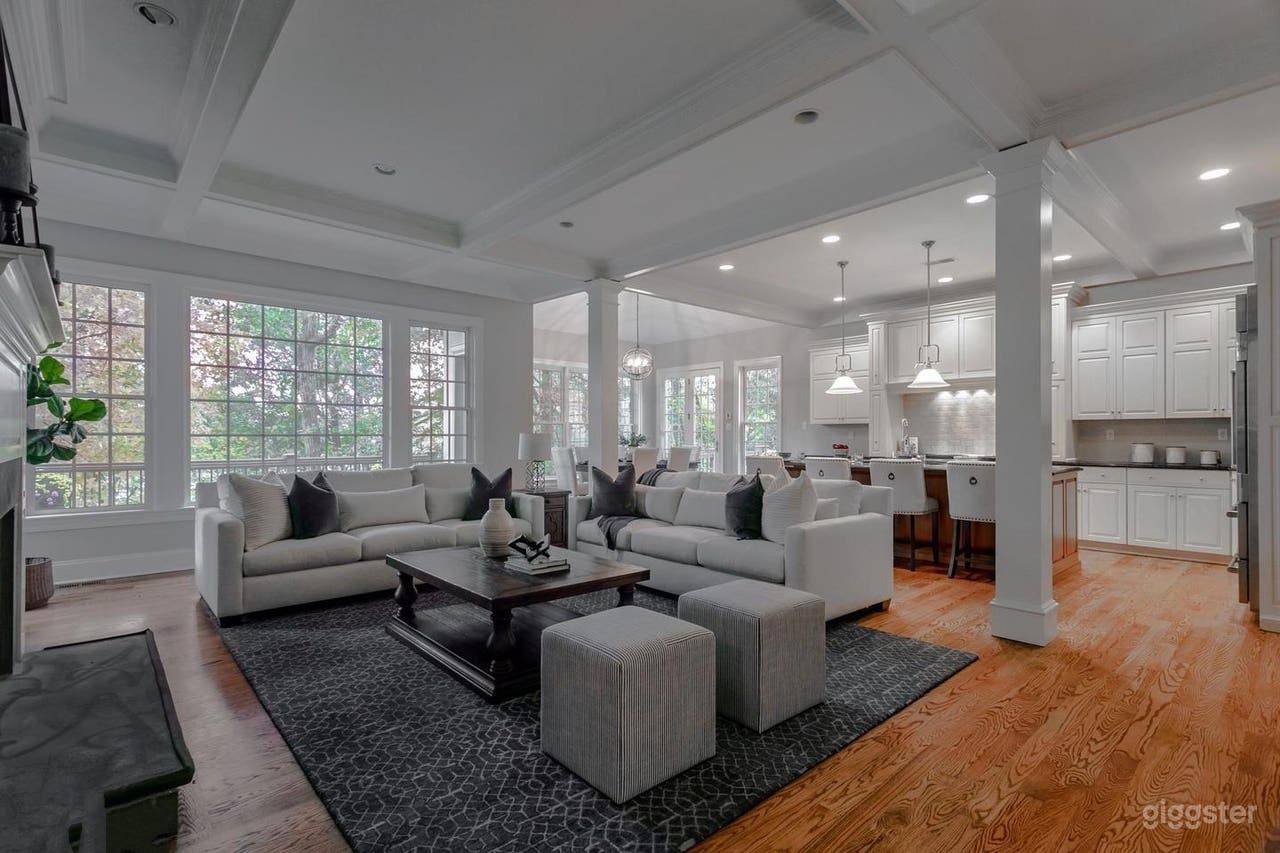 Royal Architectural Masterpiece with Lake views Photo 2