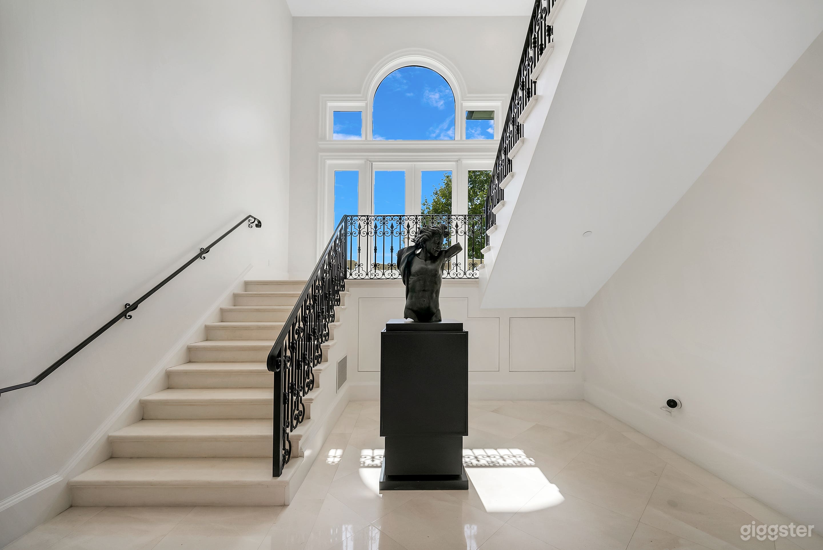 LUXE ITALIAN VILLA FOR HIGH-END EVENTS Photo 3