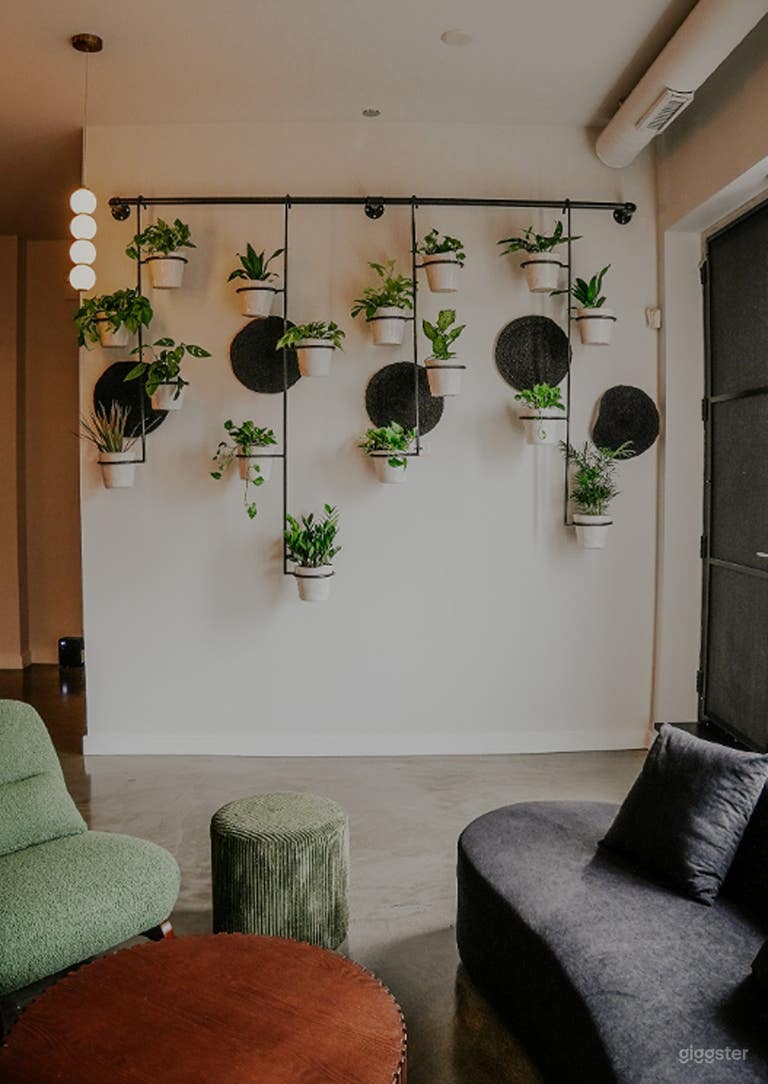  Salon de co-working moderne du milieu du siècle 