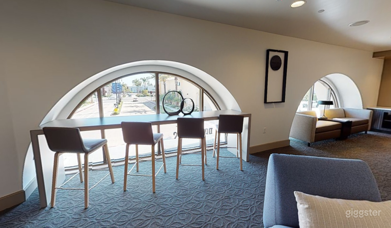  Elegant Meeting Space in Huntington Beach 